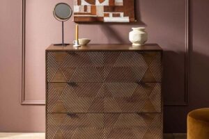 Bild von Solid Wooden Vintage Chest Of Drawers By Atkin And Thyme, W100 X H86 cm