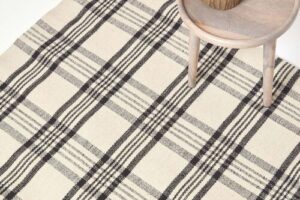 Bild von Homescapes Logan Black and White Tartan Check Non-Slip 100% Wool Rug, 120 x 170 cm